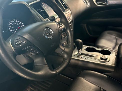 Used 2019 Nissan Pathfinder SL image 14