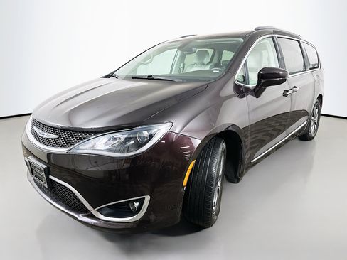 Used 2019 Chrysler Pacifica Touring-L Plus image 3