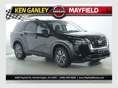 Certified 2025 Nissan Pathfinder SV FWD image 1