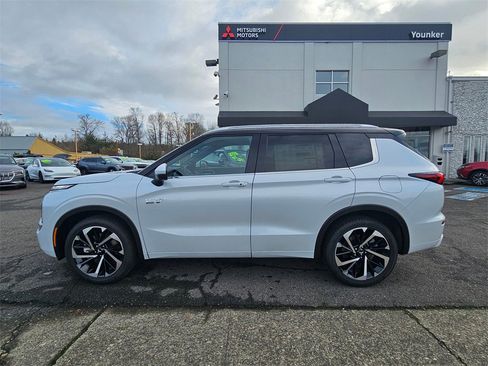 New 2025 Mitsubishi Outlander SEL image 8