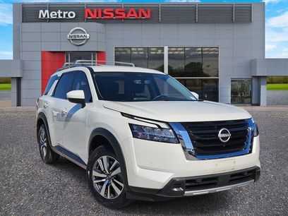 Used 2023 Nissan Pathfinder SL