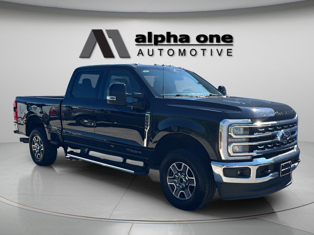 Used 2025 Ford F250 Lariat w/ FX4 Off-Road Package AWD/4WD image 3