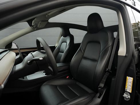 Used 2024 Tesla Model Y 2WD image 23