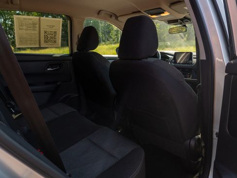 Used 2025 Nissan Rogue SV FWD image 16