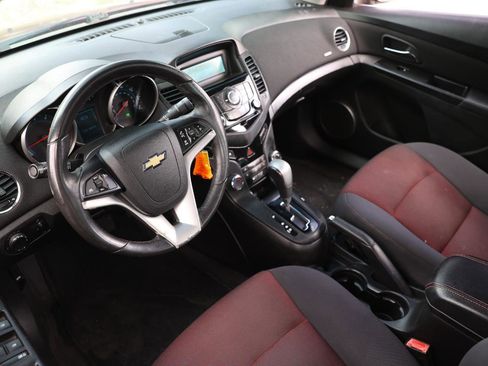Used 2011 Chevrolet Cruze LT FWD image 4
