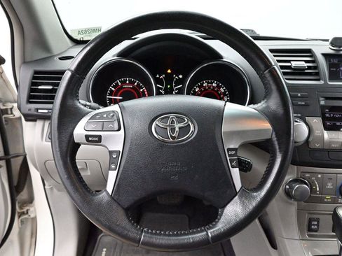 Used 2012 Toyota Highlander SE w/ Tow Pkg FWD image 14