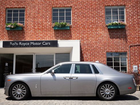 Certified 2023 Rolls-Royce Phantom Sedan RWD image 3
