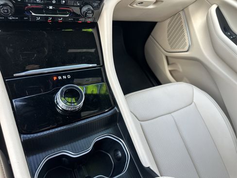 Used 2025 Jeep Grand Cherokee Limited w/ Luxury Tech Group II RWD image 18