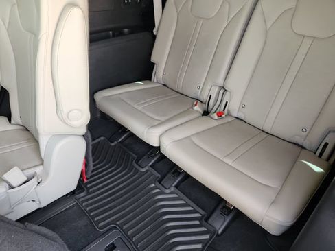 Used 2025 Kia Sorento EX FWD image 31