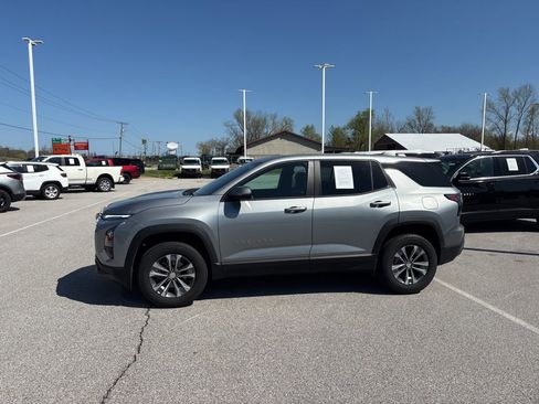 Used 2026 Chevrolet Equinox LT FWD image 4