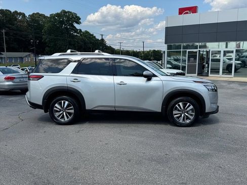 Certified 2024 Nissan Pathfinder SL AWD/4WD image 2