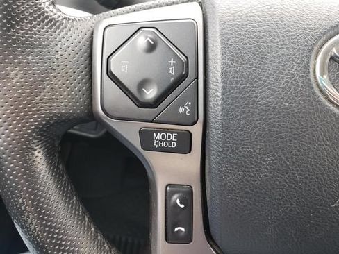 Used 2020 Toyota Tacoma SR5 AWD/4WD image 20