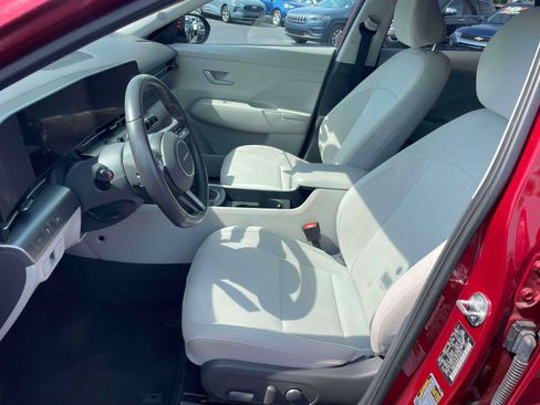 Used 2025 Hyundai Kona SEL FWD image 12