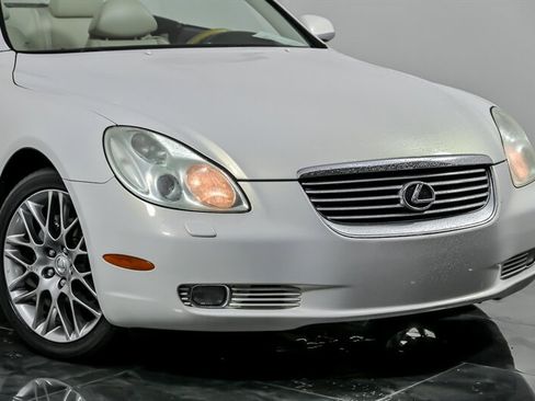 Used 2005 Lexus SC 430 Convertible image 2
