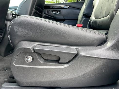 Certified 2025 Honda Pilot Touring image 39