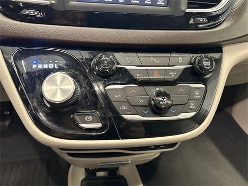 Used 2020 Chrysler Voyager Lxi w/ Cold Weather Group image 29