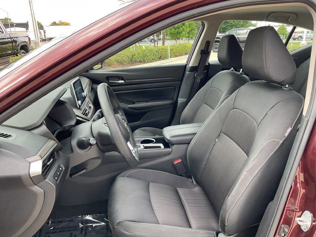 Used 2024 Nissan Altima 2.5 SV FWD image 11