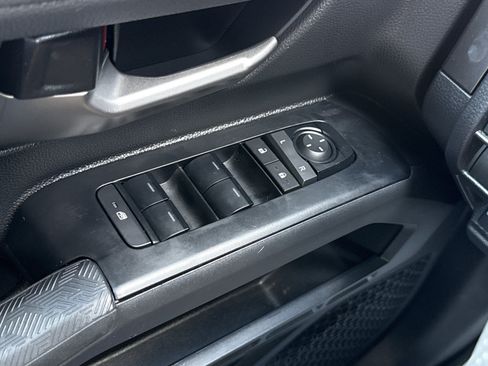Used 2025 Toyota Tacoma TRD Sport AWD/4WD image 16