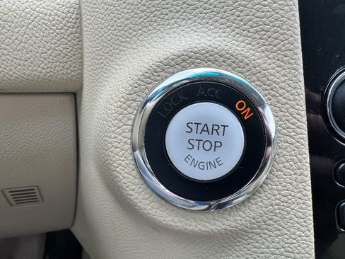 Used 2017 INFINITI QX70 2WD image 21