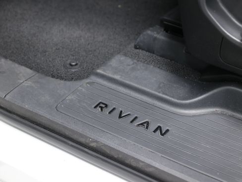 Used 2024 Rivian R1S Adventure AWD/4WD image 52