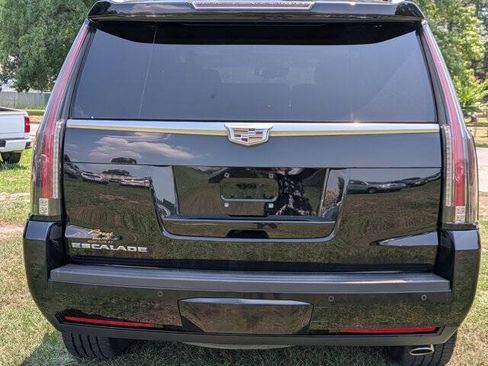 Used 2016 Cadillac Escalade Premium AWD/4WD image 4