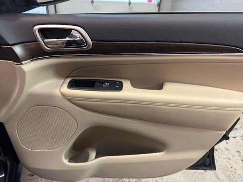 Used 2015 Jeep Grand Cherokee Limited w/ Luxury Group II AWD/4WD image 20