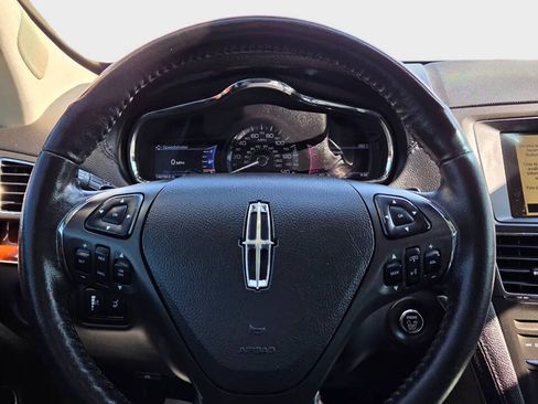 Used 2016 Lincoln MKT AWD image 8