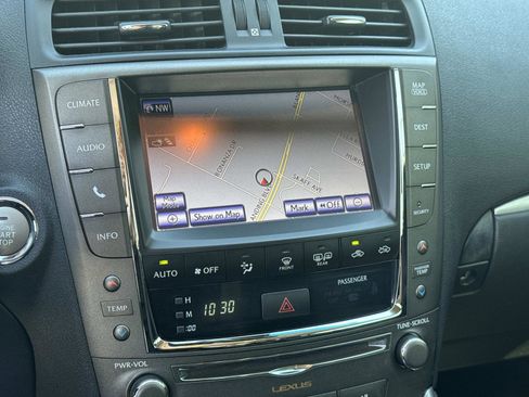 Used 2014 Lexus IS 250C w/ Luxury Package RWD image 19