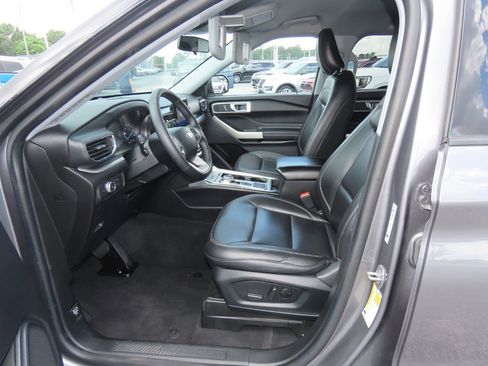 Used 2022 Ford Explorer XLT w/ Equipment Group 202A RWD image 27