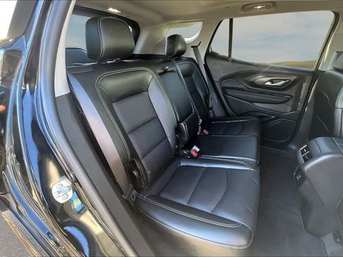 Used 2024 GMC Terrain SLT w/ Infotainment Package II image 16