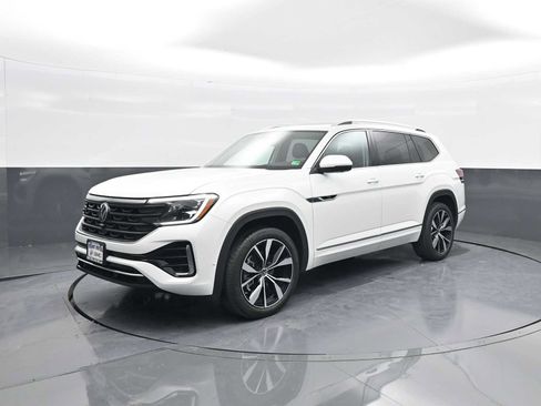 Used 2025 Volkswagen Atlas SEL Premium R-Line image 4