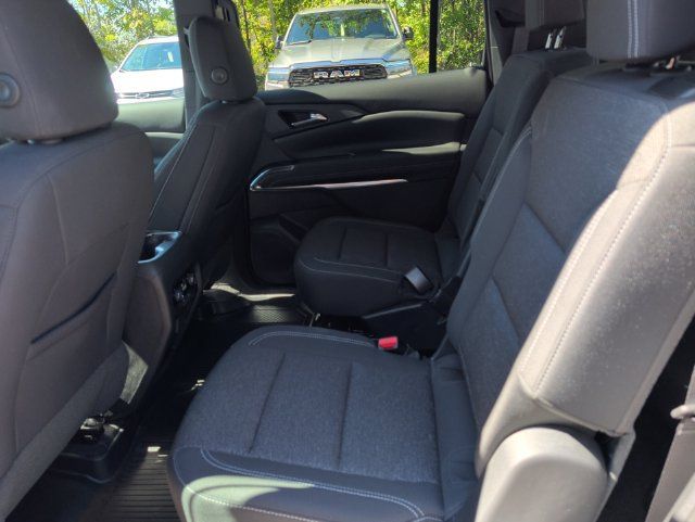 Used 2025 Chevrolet Traverse LT w/ Driver Confidence Package FWD image 27