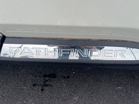 Used 2024 Nissan Pathfinder Platinum AWD/4WD image 17