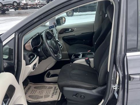 Used 2017 Chrysler Pacifica Touring Plus FWD image 8