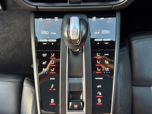 Used 2023 Porsche Macan S image 22