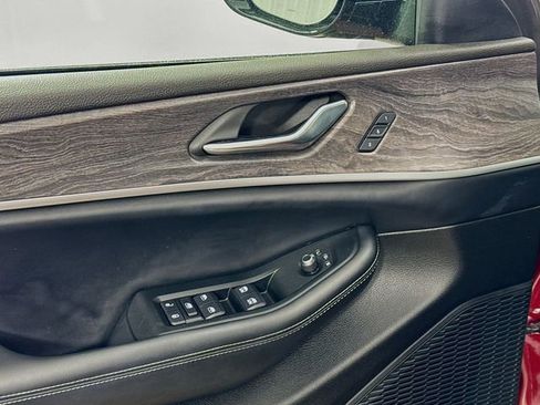 Used 2024 Jeep Grand Cherokee L Limited w/ Black Appearance Package image 18