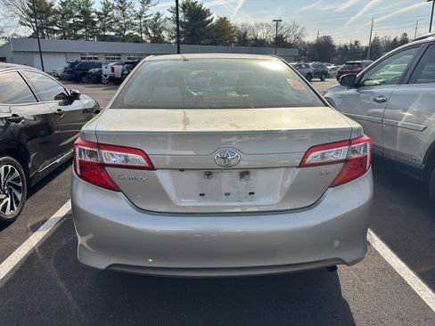 Used 2014 Toyota Camry LE image 5