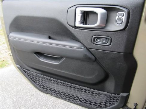 Used 2020 Jeep Gladiator Rubicon w/ Dual Top Group AWD/4WD image 21