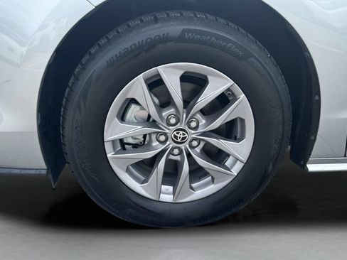 Used 2022 Toyota Sienna XLE FWD image 36