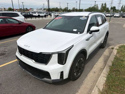 Used 2024 Kia Sorento S FWD image 3