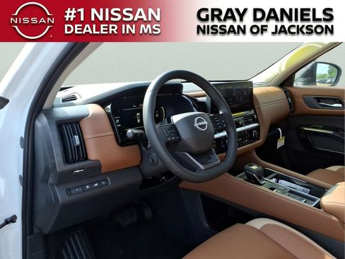 New 2026 Nissan Pathfinder Platinum FWD image 11