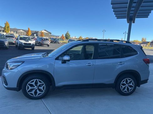 Used 2021 Subaru Forester Premium image 6