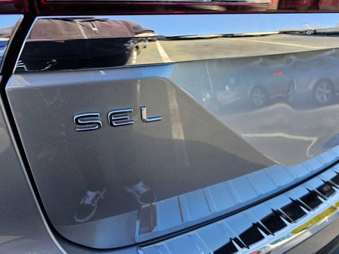 New 2025 Volkswagen Atlas SEL image 9