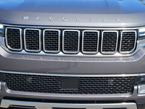 Used 2022 Jeep Wagoneer Series III w/ Premium Group I AWD/4WD image 9