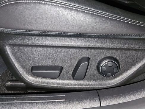 Used 2025 Genesis G70 2.5T image 12