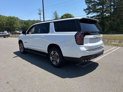 Used 2025 Chevrolet Suburban Z71 AWD/4WD image 4