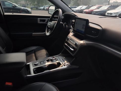 Used 2023 Ford Explorer XLT w/ Equipment Group 202A AWD/4WD image 9