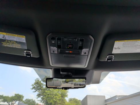 Used 2025 Toyota Tundra Limited AWD/4WD image 25