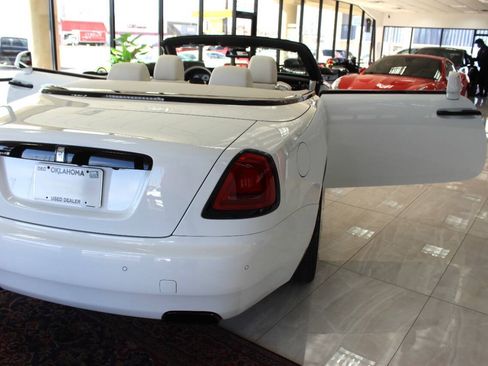 Used 2019 Rolls-Royce Dawn RWD image 8