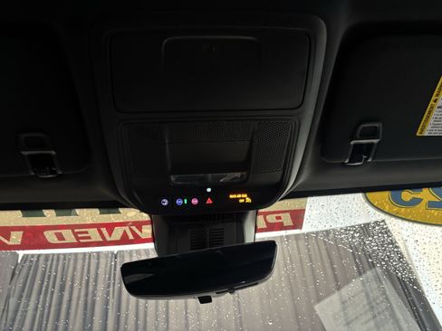 Used 2025 Chevrolet Equinox LT w/ Convenience Package II image 19